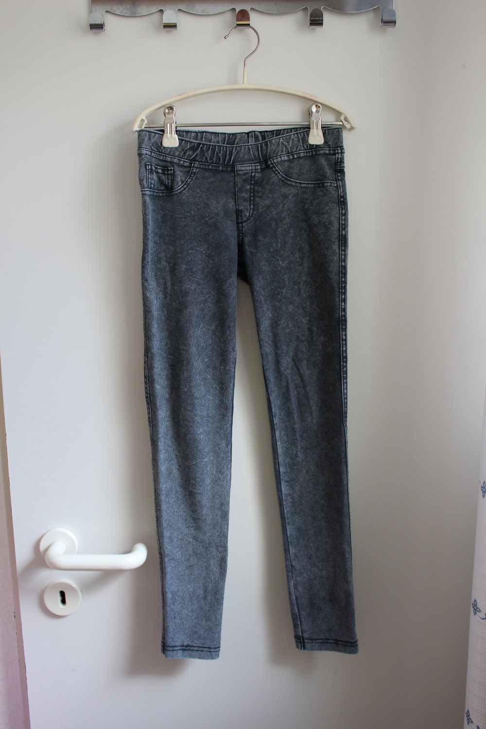 85. Leggings in Jeansoptik für Mädchen, graphitfarben, Gr. 140