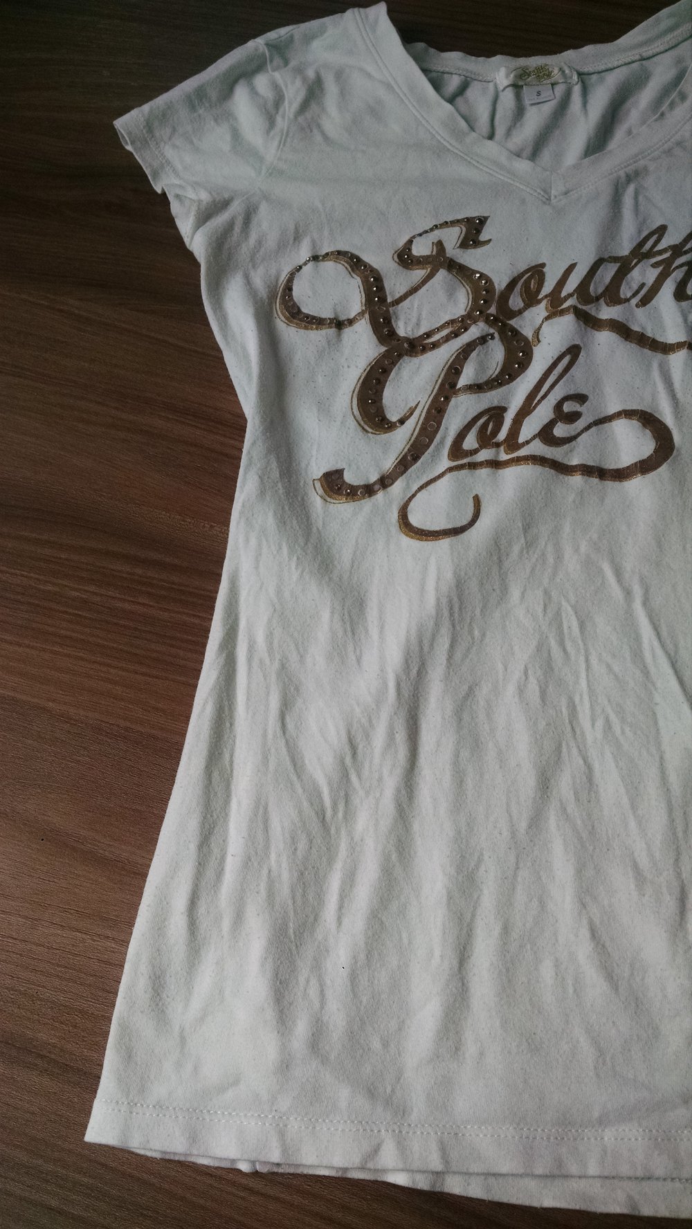 Weißes T-Shirt mit Schriftzug