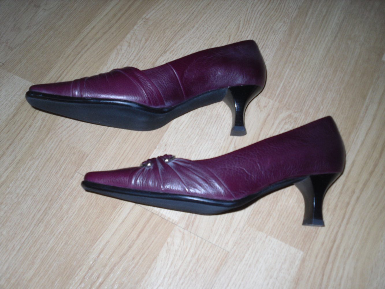 Nigelnagelneue Echt Leder Schuhe Pumps von Peko in Gr. 38 Brombeere