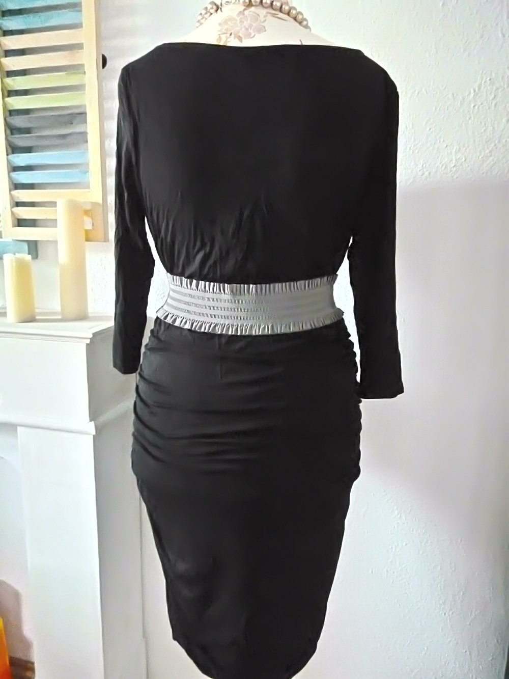 Laura Scott Kleid mit Wasserfallausschnitt 42 neu edel