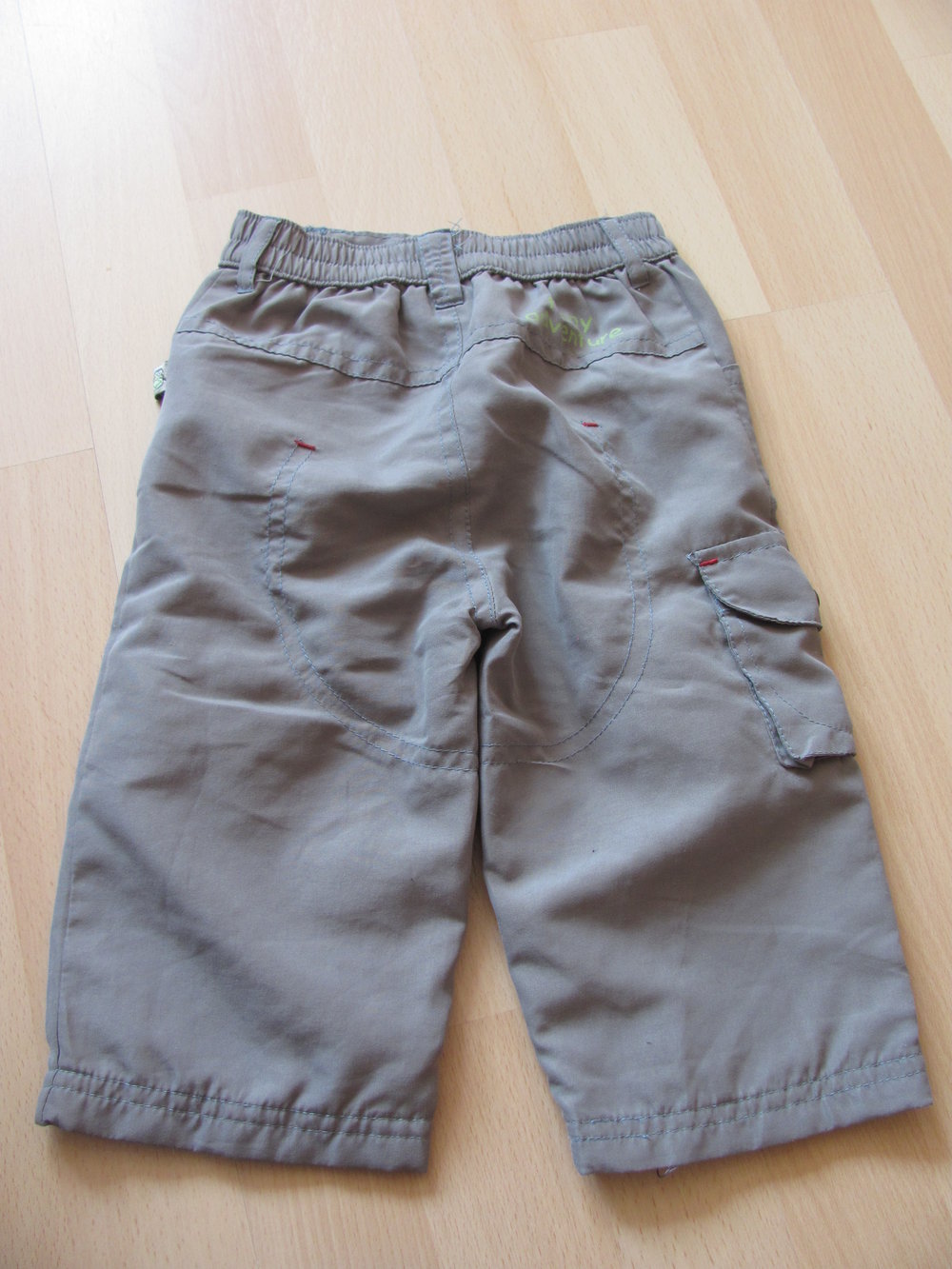 khakifarbene Hose Größe 74