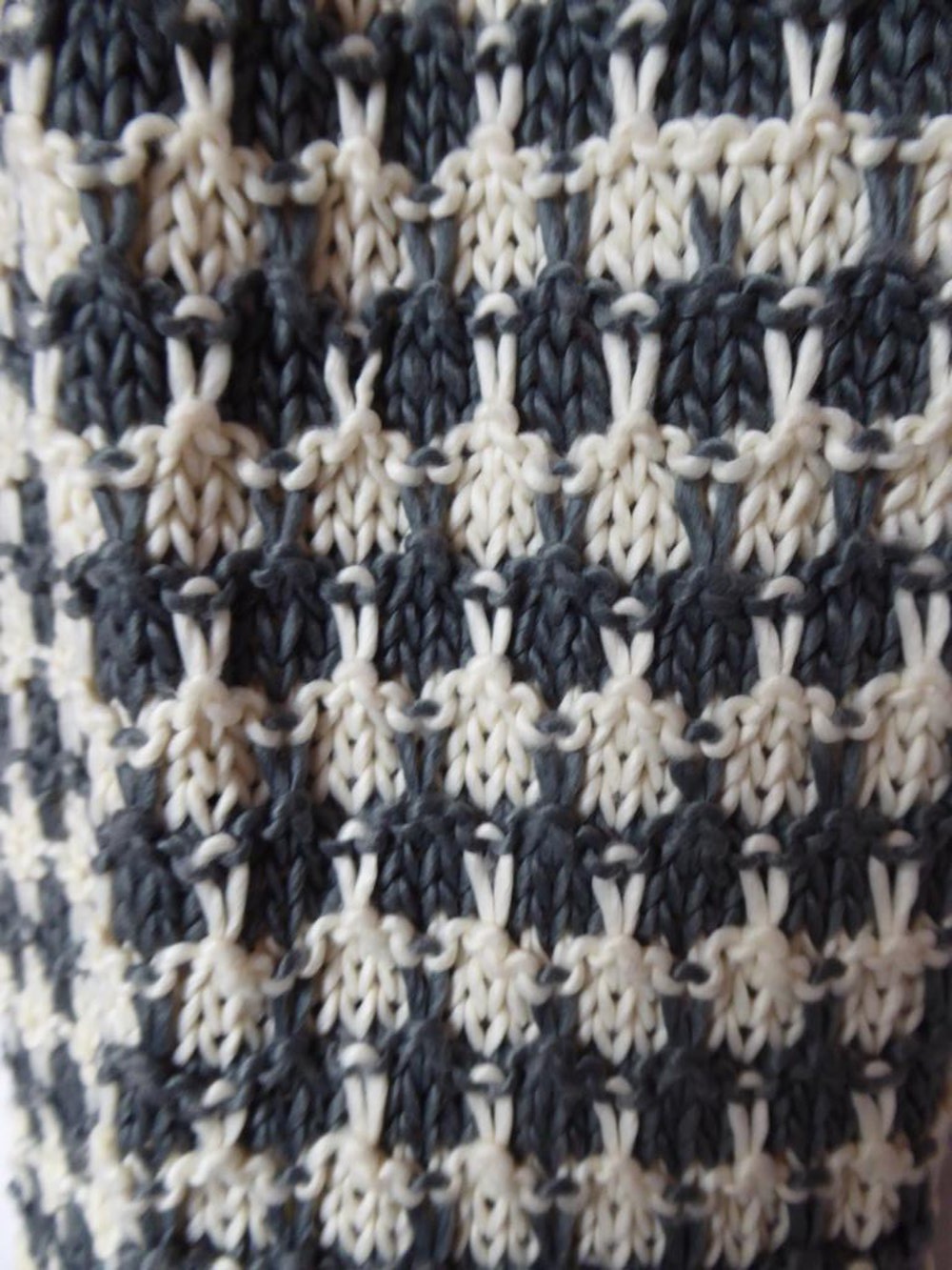 H&M Divided – Strickschal, petrol-grau und cremeweiß - Gebraucht, fast wie neu