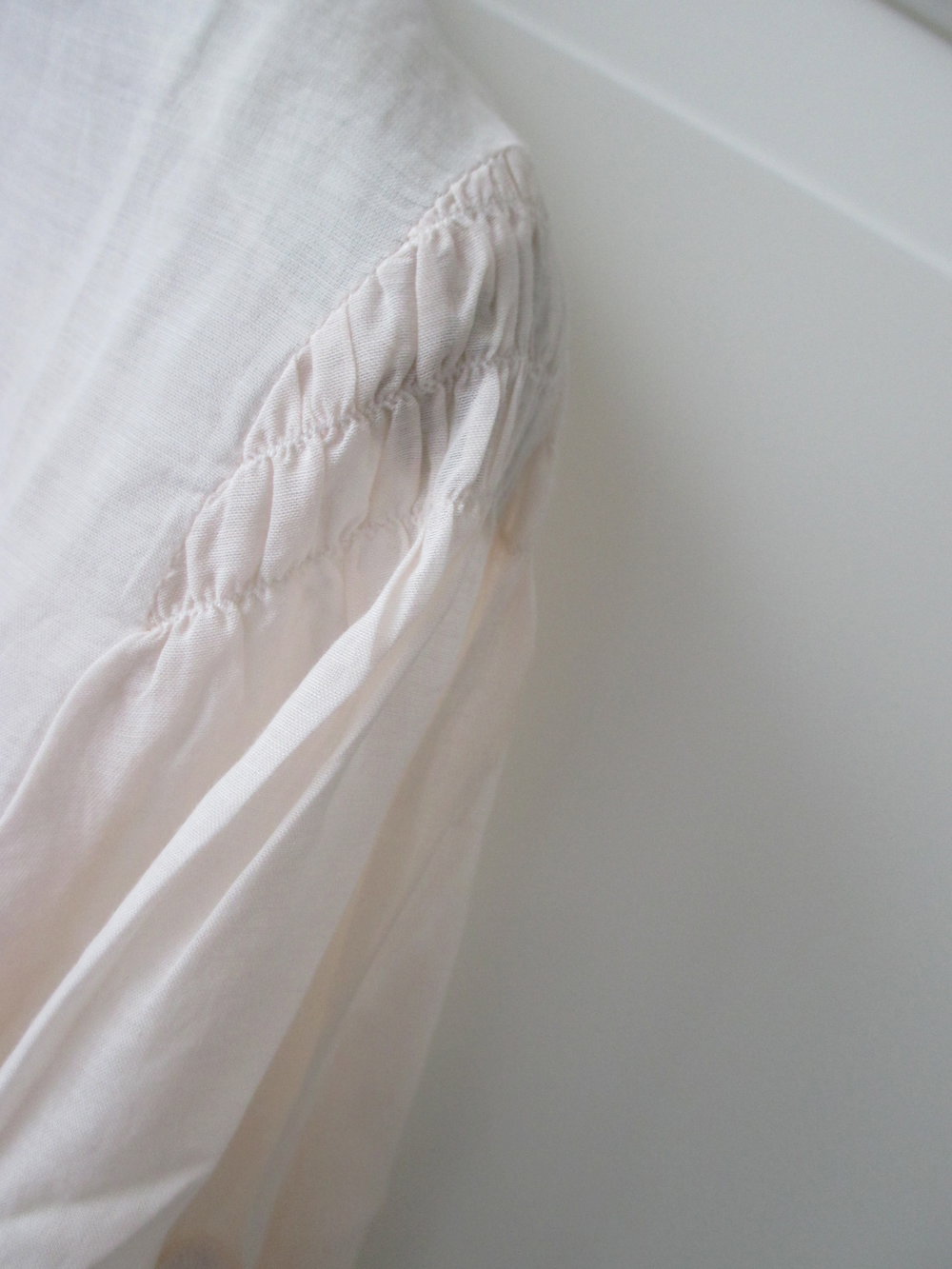 zuckersüße Bluse von Makena Ldi, Impressionen Katalog, Gr. 36, Farbe : nude, semi - transparent, 3/4 lange Ärmel