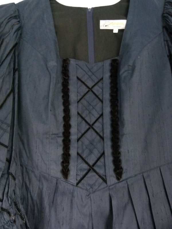 Seiden Folklore Kleid, historischer Schnitt, nachtblau schwarz, Gothic Trachten Larp Cottagecore Retro Vintage
