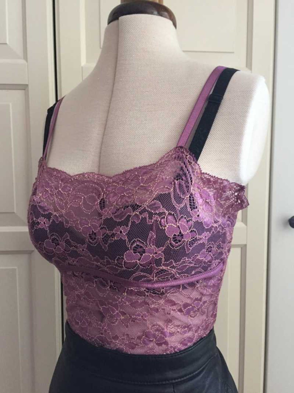 Bustier / Bralet aus lila Spitze
