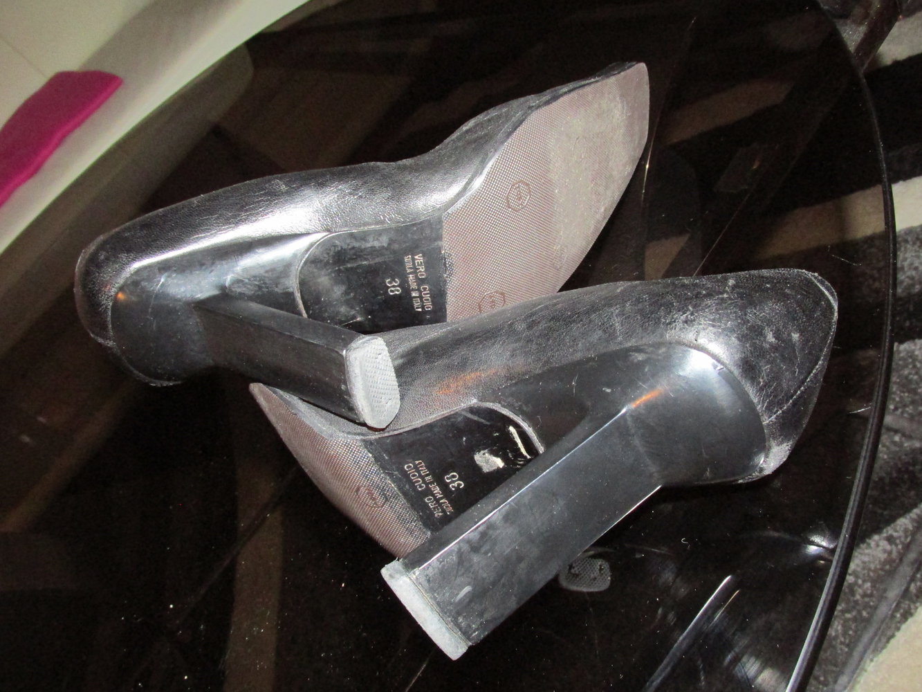 Top !!!  Sexy Leder Schnabelpumps, schwarz, innen rot, ca. 9 bis 10 Absatz, Gr. 38