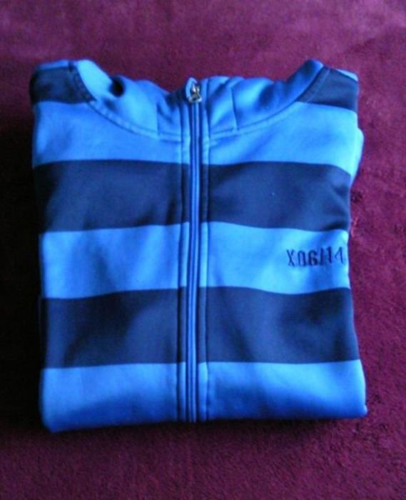 Blaue Kaputzenjacke von 