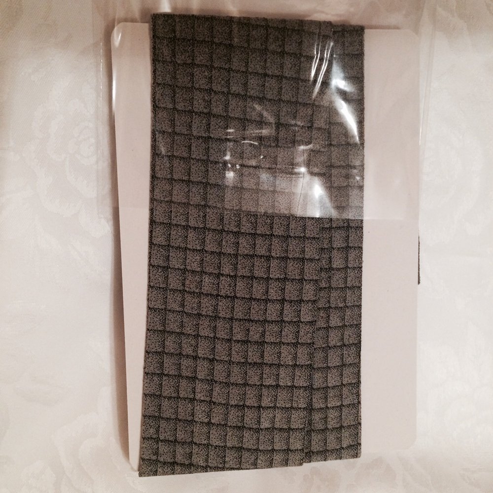 NEU Strümpfe Silber Grau Falke II M

Schöne, neue Strumpfhose von Falke /Fashion Tights in OVP, einmal geöffnet
silber und schwarz gemustert
auf der Verpackung sind die Strümpfe in rot abgebildet, de Inhalt ist jedoch ein silbernen Paar
hab ich mir l