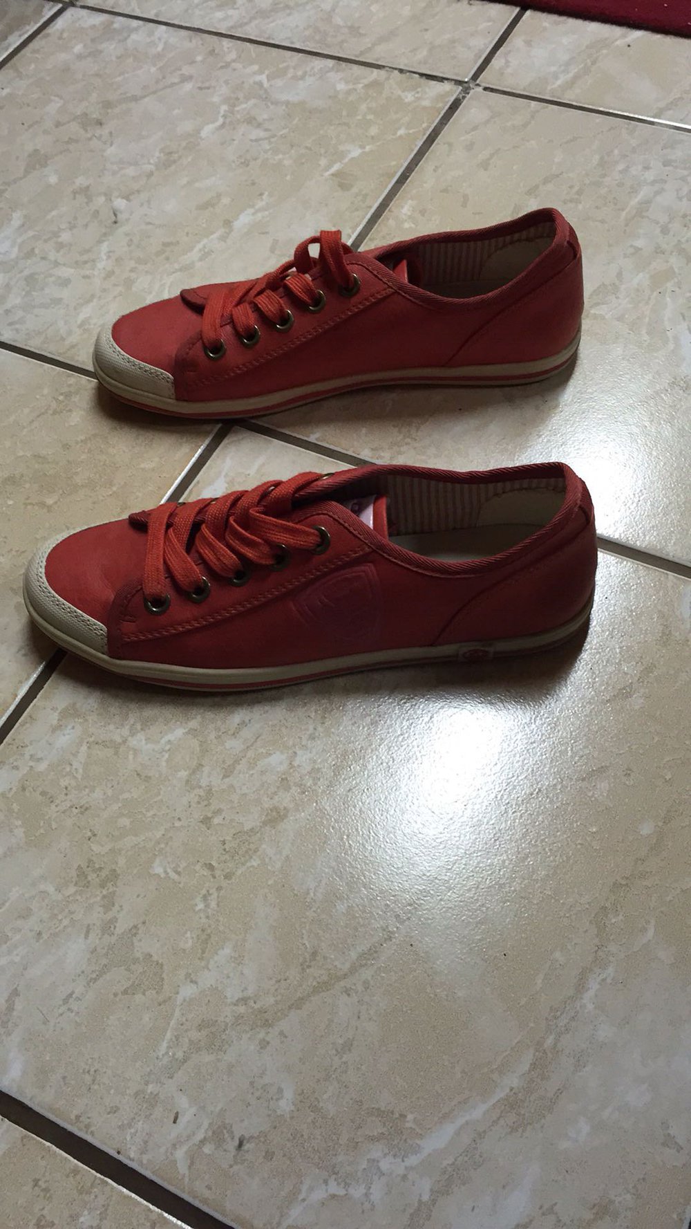 rote Halbschuhe