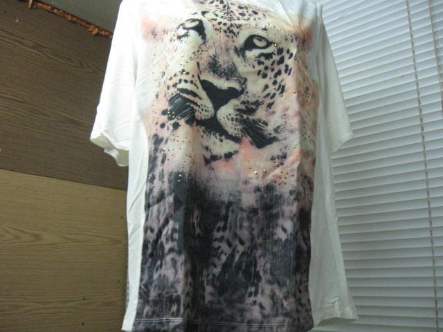 *** Raffiniertes Shirt mit Druck & Steinchen ***