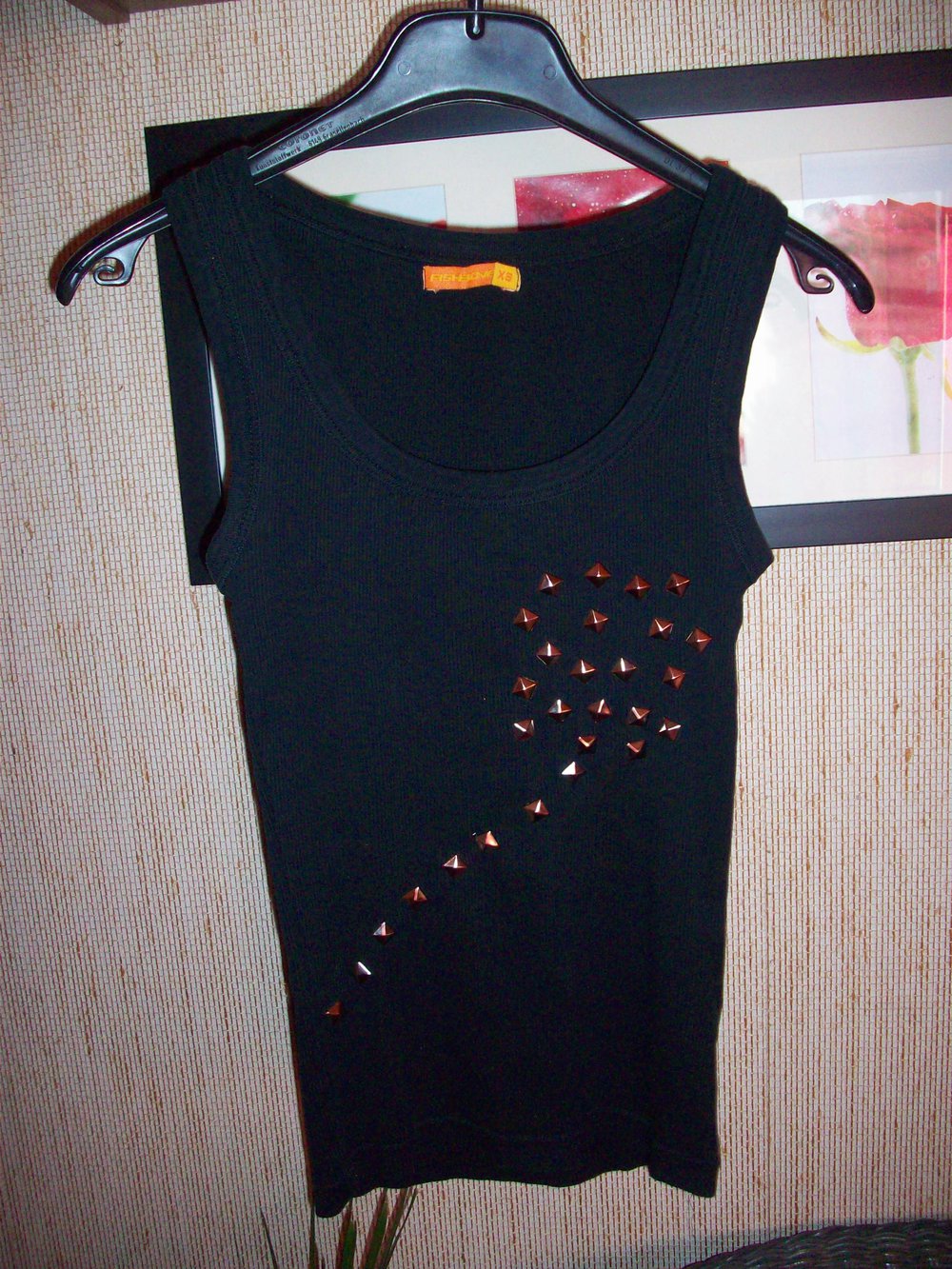 Schwarzes Riptop, Basic, Nieten Top, Pyramiden Nieten über einer Brust, Asymetrisch, Fishbone, Gr. XS