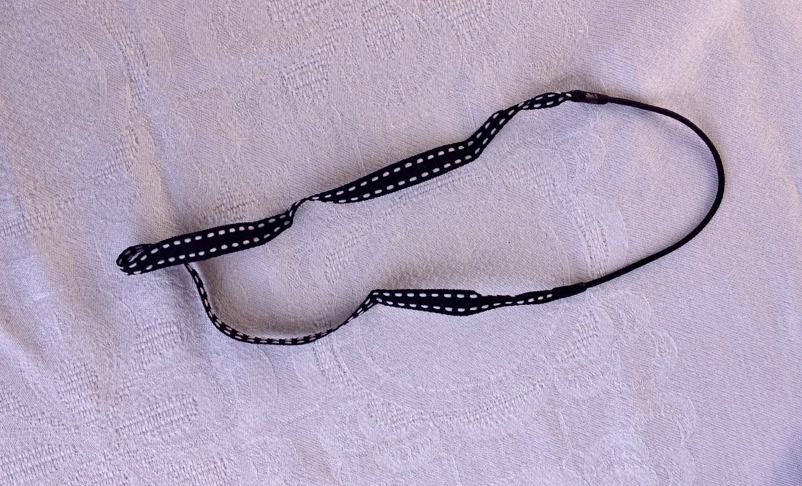Schönes schmales Haarband