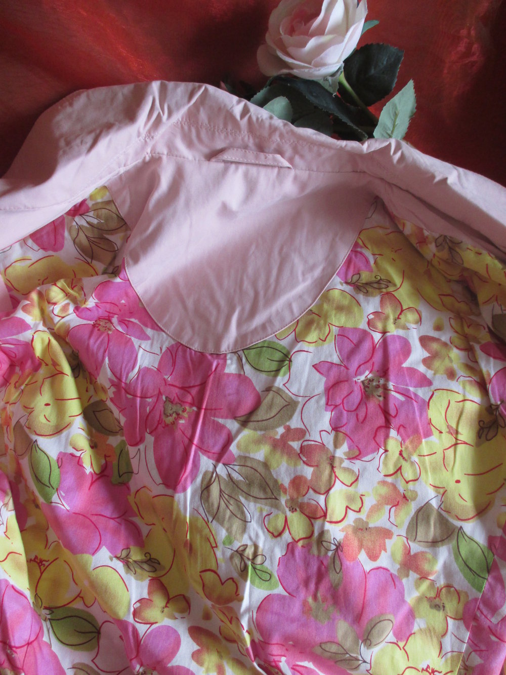  NEU * DESIGNER * Trench- Coat * Mantel mit Blüten * Blumen * Flower- Power * Futter * Gr. 38- 40/ S- M * rosè- quarz *