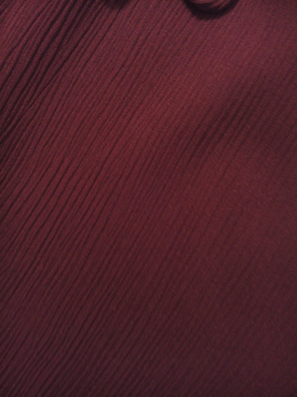 Schöne bordeauxfarbende Bluse
