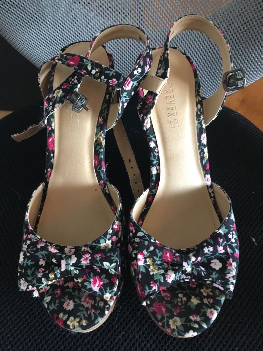 High Heels/ Wedges/ Keilabsatz mit Blumen Gr.37