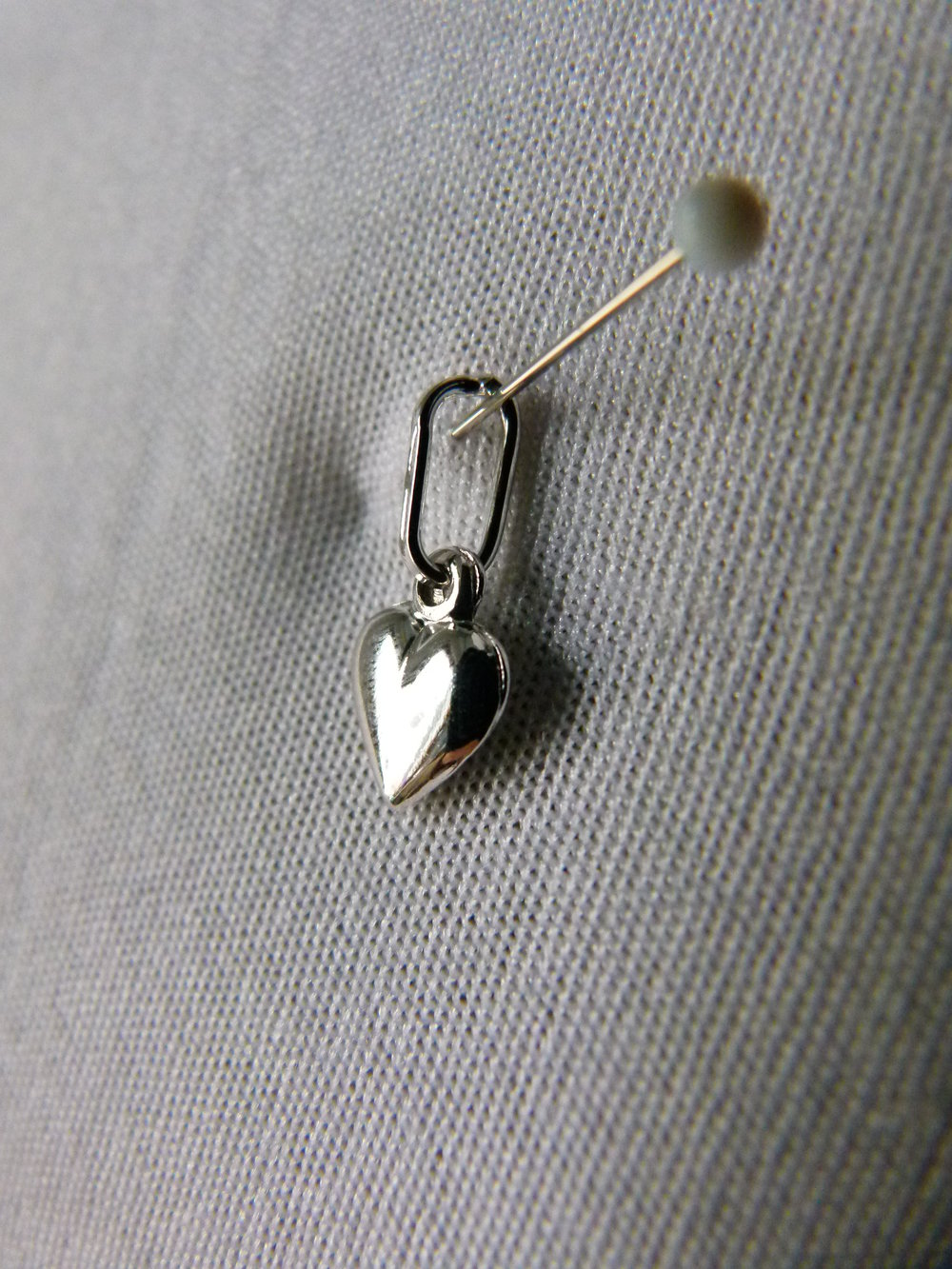 Kleiner Herz Anhänger, silberfarbenes Metall, Modeschmuck, Mori Boho Glücksbringer