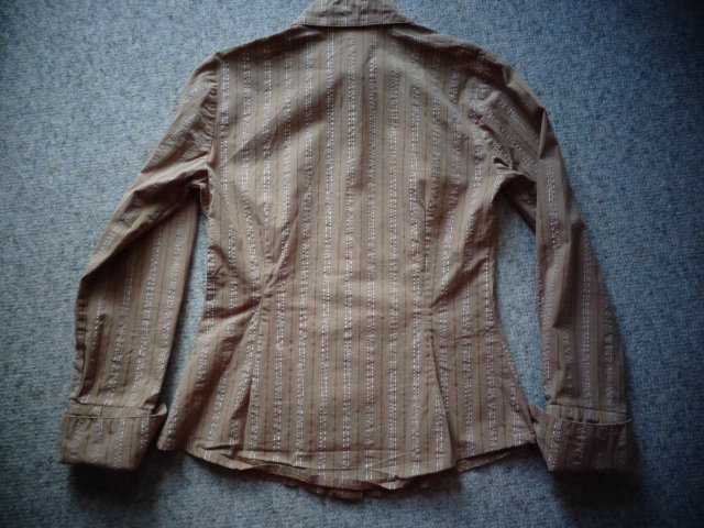 # Bluse Langarm Gr. 34 hellbraun mit Silberfaden