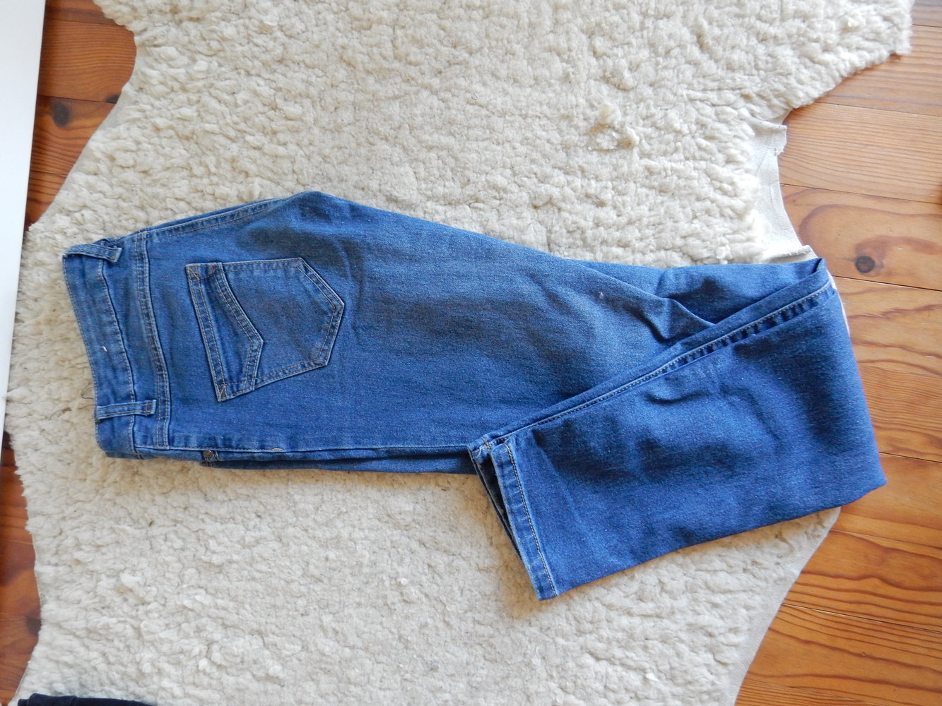 Schöne enge Röhrenjeans