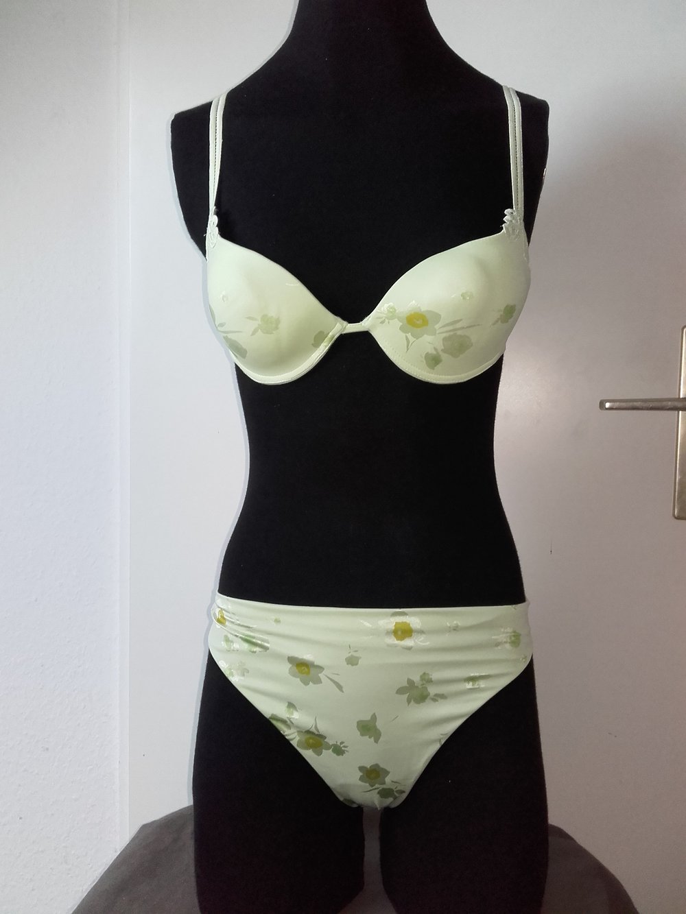 Saphisto mint grün blume, BH 70B und Tanga 38
