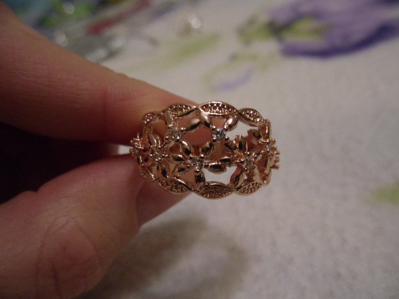 Rose`goldener Ring mit Blumenmuster
