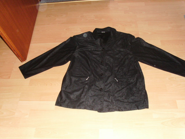 Jacke, schwarz mit Muster, Gr. 48