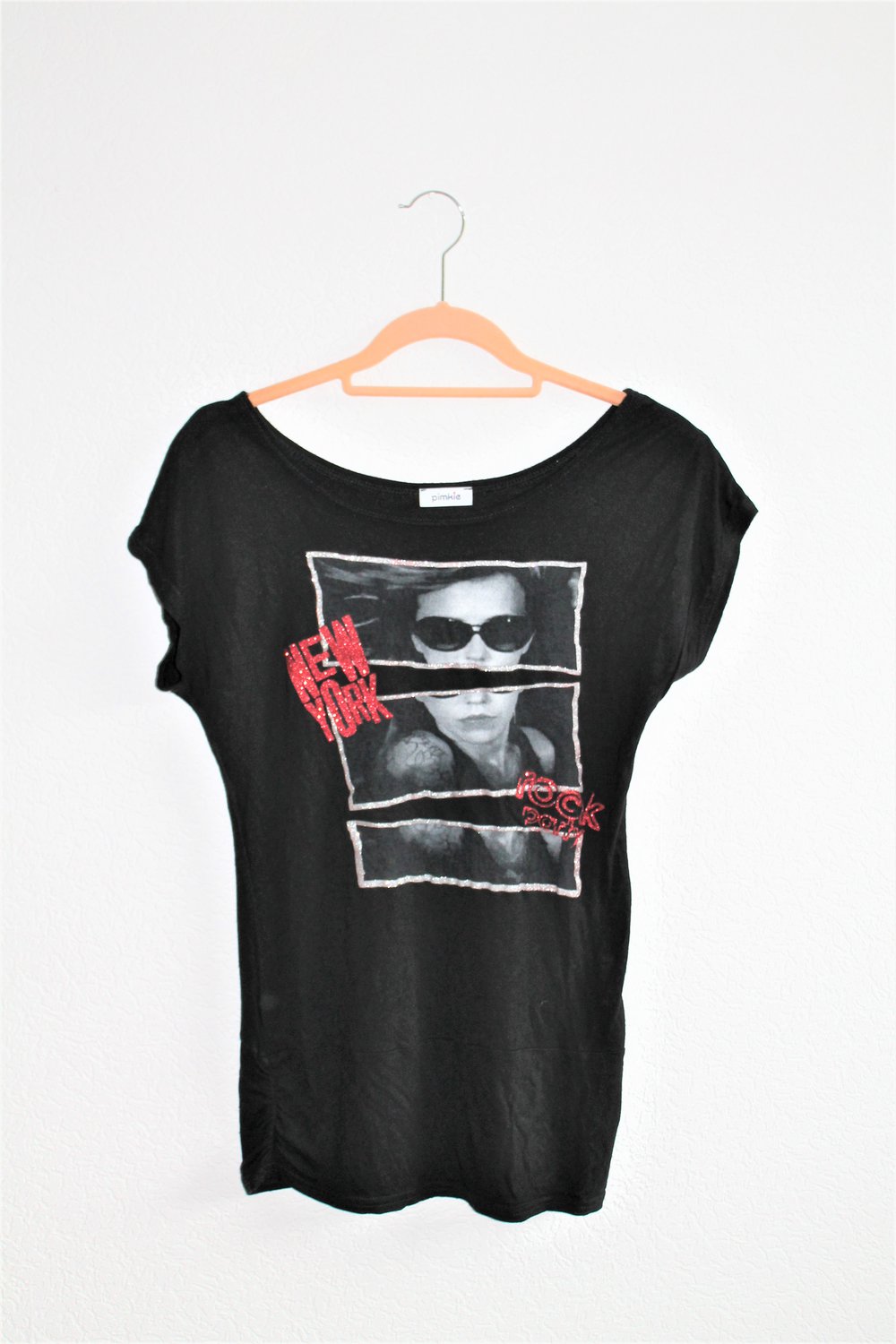 Schwarzes Shirt mit Print