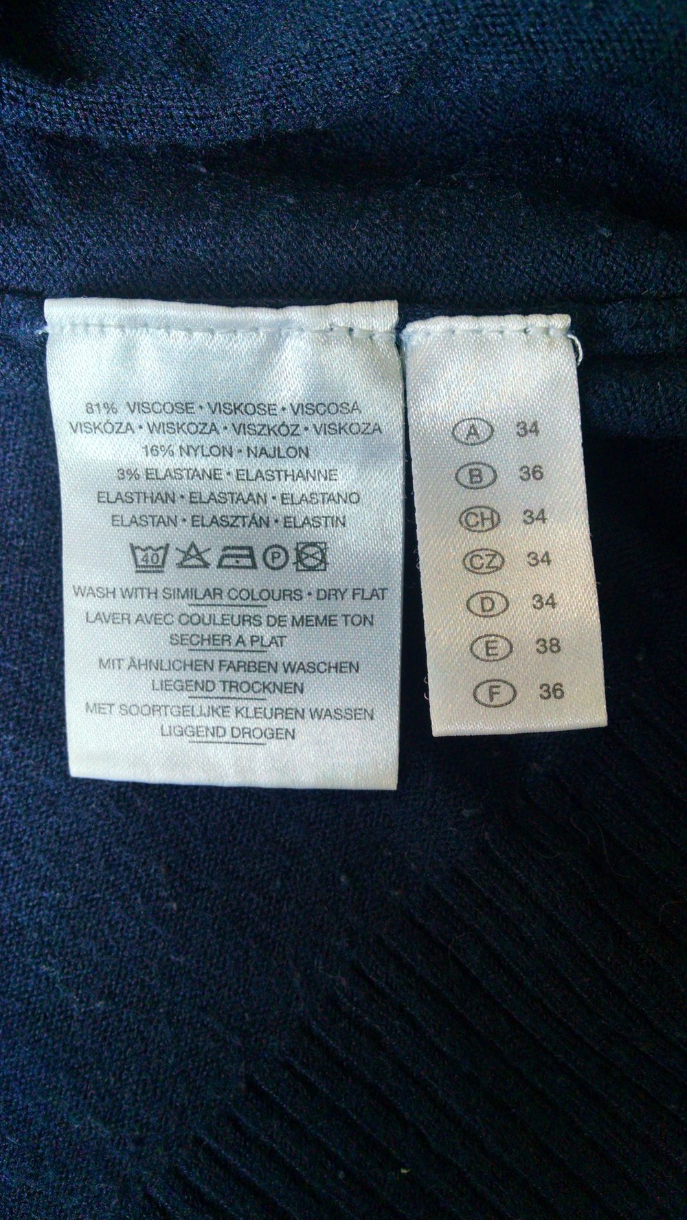 Kuscheliger Feinstrickpulli in dunkelblau