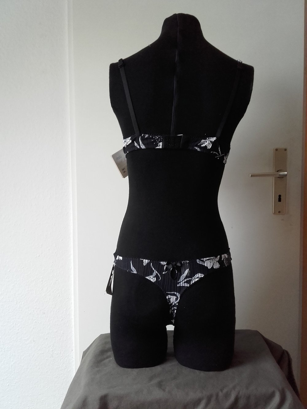 Amboretti, schwarz weiß, stellenweise durchsichtiig, Tanga 38BH 75B