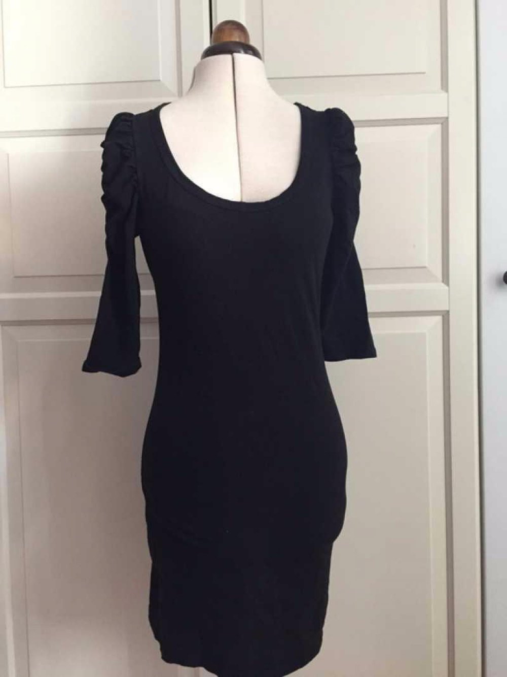 80s Style Stretchkleid schwarz mit Puffärmeln