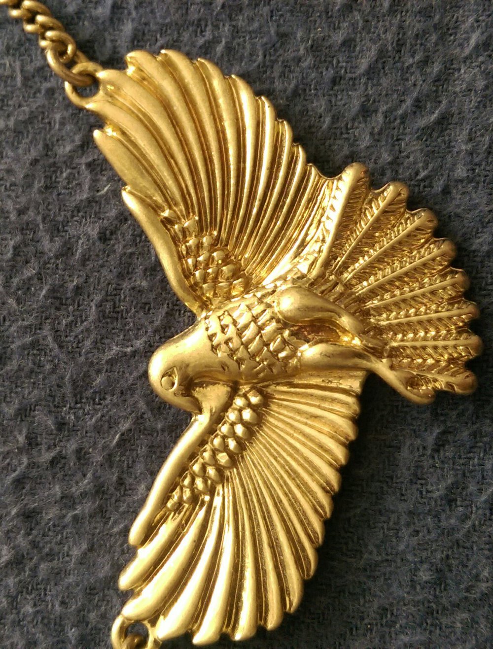 Halskette mit Vogel
