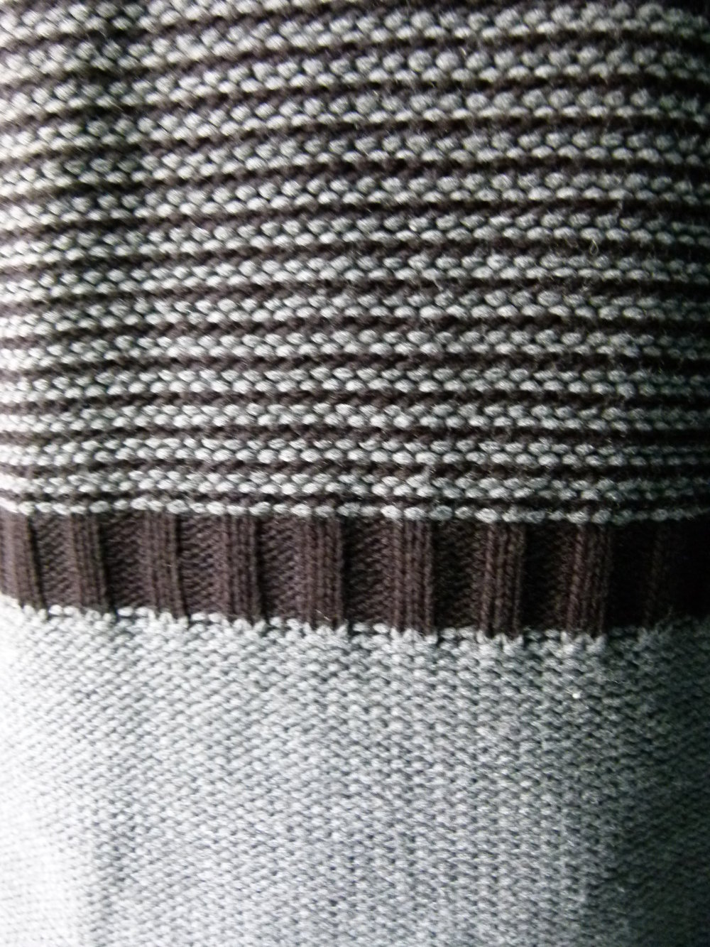 Lange Strickjacke Jacke Cardigan, schwarz grau mit Streifen, Boho Mori Lagenlook Winter Herbst Knitwear