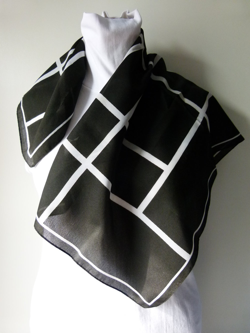 Sommer Tuch Halstuch, weiß schwarz geometrisch gemustert, Retro Vintage Boho