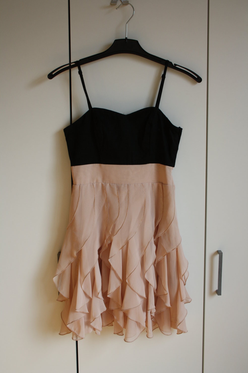 * Kleid H&M schwarz rosa Rüschen