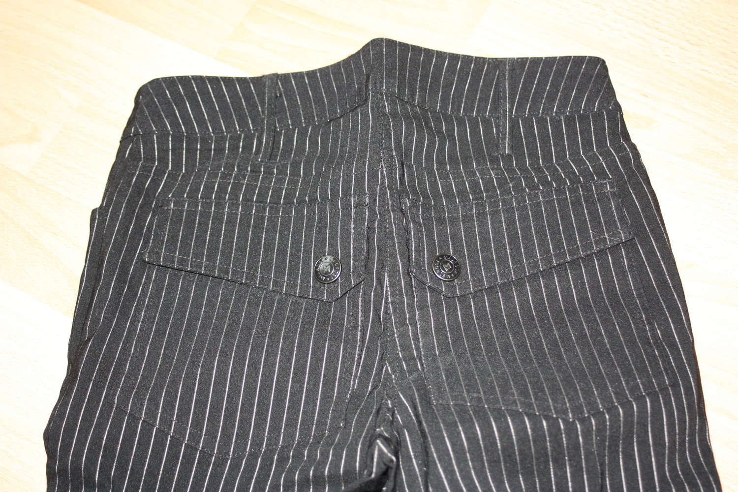 Caprihose, knielang, Melrose, schwarz mit Nadelstreifen, Gr. 32