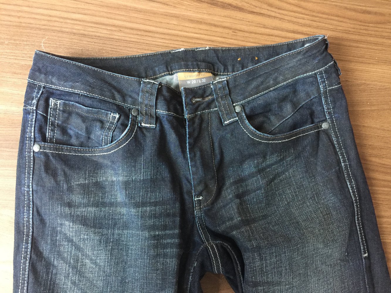 Dunkle Jeans 