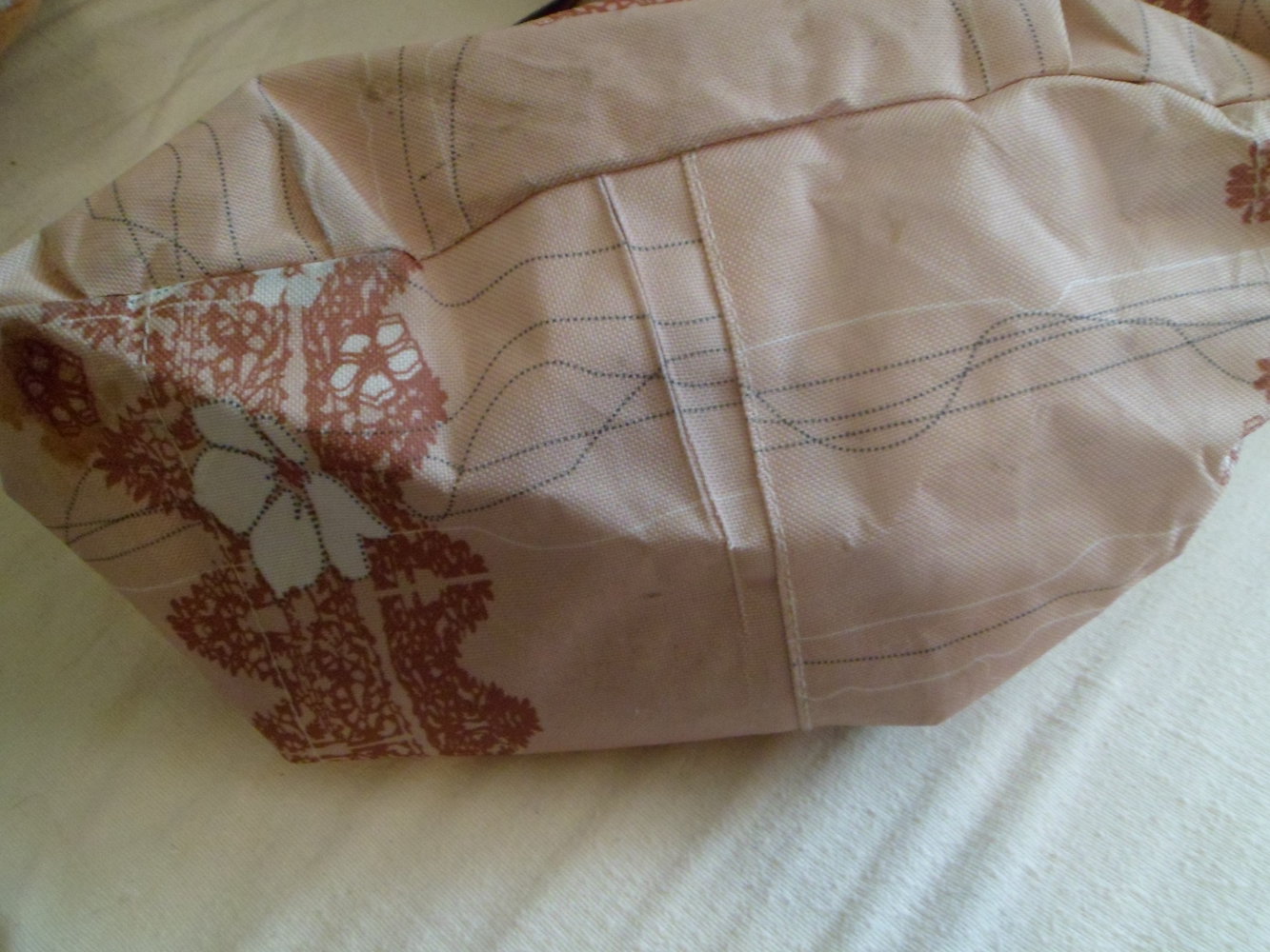 Hellbraune Handtasche mit Blumen, wie neu