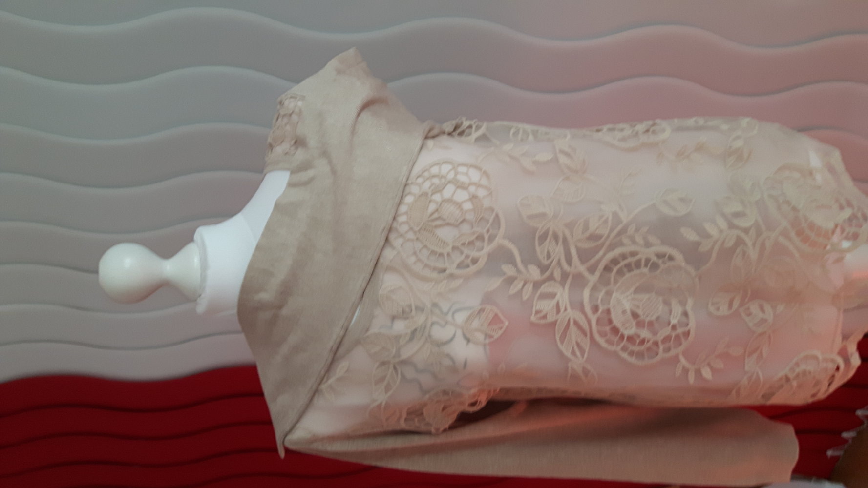 Pullover mit Spitzenvorderteil