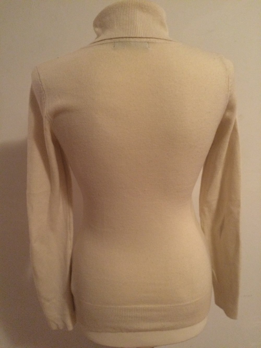 Rollkragenpulli beige weiß