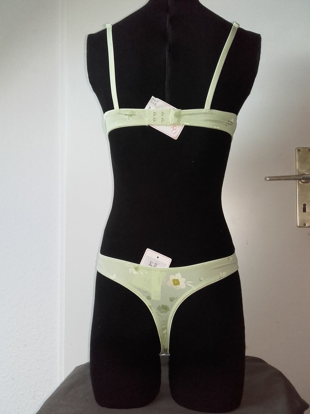 Saphisto mint grün blume, BH 70B und Tanga 38