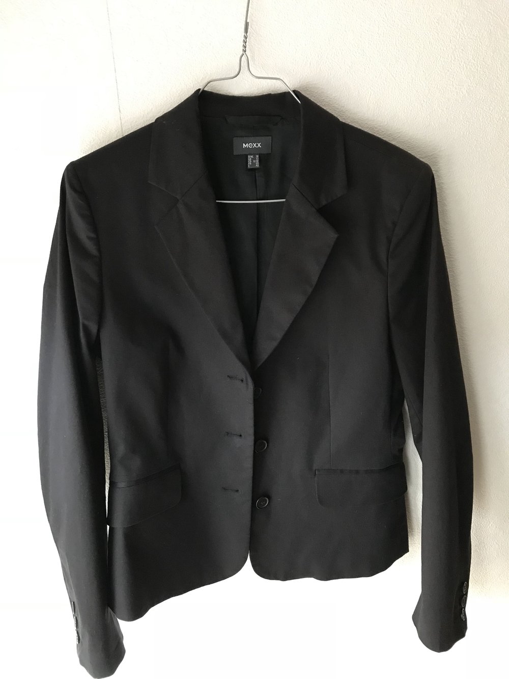 Schwarzes Kostüm von Mexx