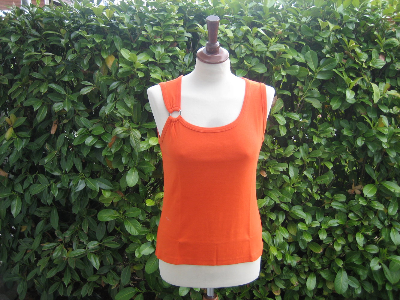 Hochwertiges Top Gr. 42, kräftiges Orange - mit Liebe zum Detail!