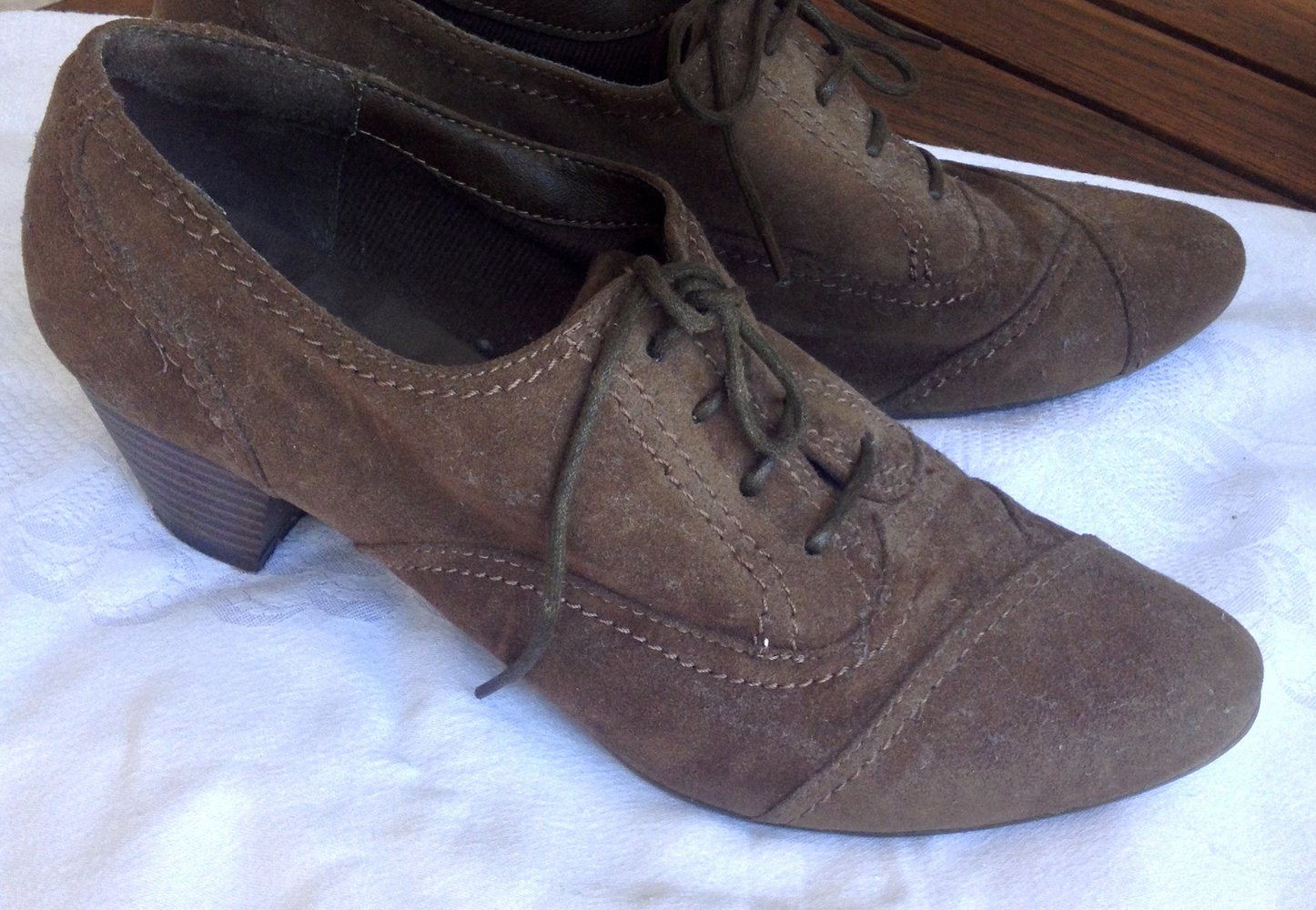 Wunderschöne Absatzschuhe zum Schnüren