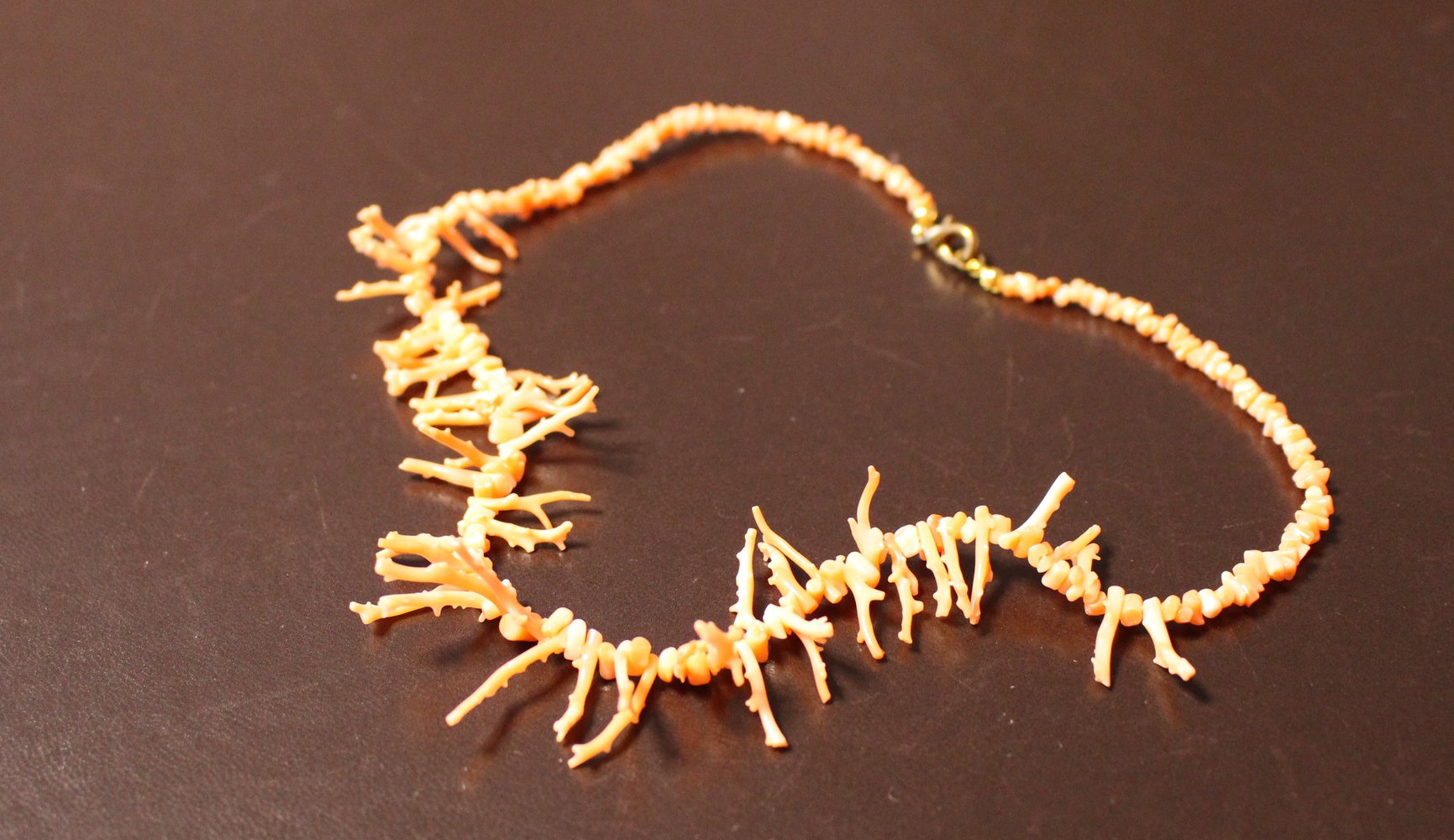 291. Kette aus echten Edelkorallen, 40 cm lang
