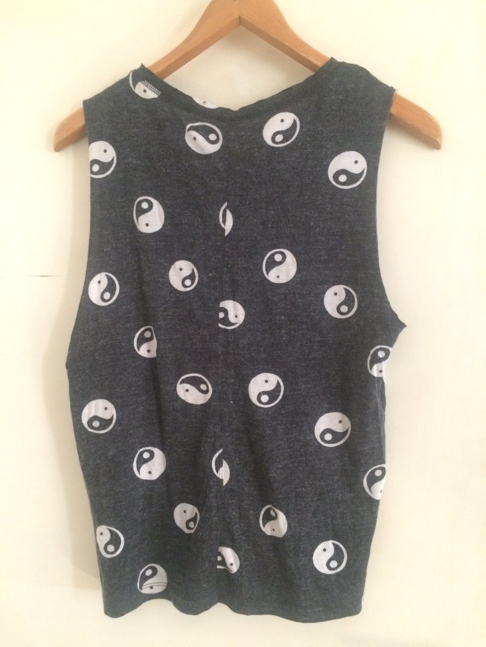 H&M Cut Off Tanktop Printmuster Ying&Yang
