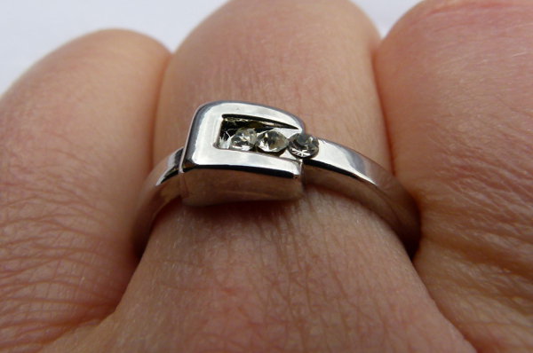 Ring Schnalle, silberfarben mit Strass-Steinen, Gr. 18,5, Modeschmuck,  NEU, Boho Mori Festlich
