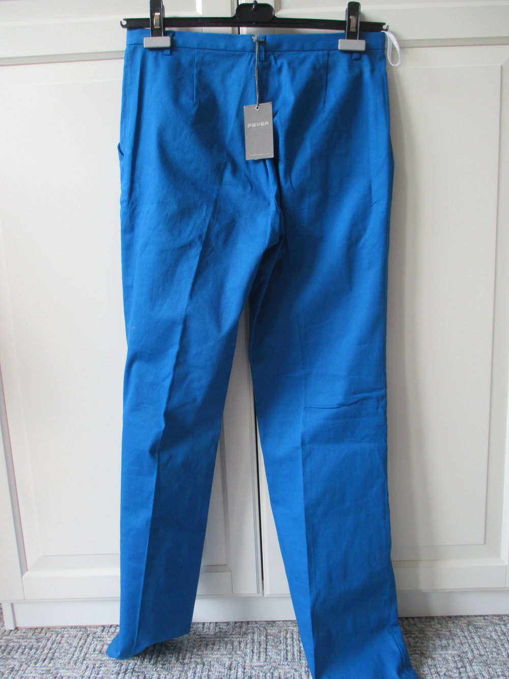 Fever London, edle saphirblaue Chino, Neu mit Etikett, Gr. 38, Bügelfalte, Baumwolle