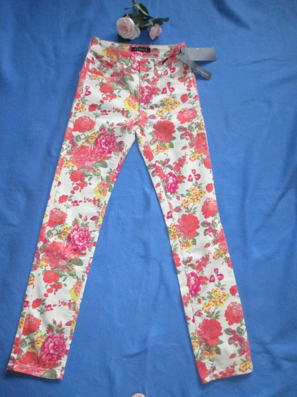 NEU mit Etikett Rosen Blüten Flower- Power Romantik Röhren Skinny Jegging Jeans Hose 