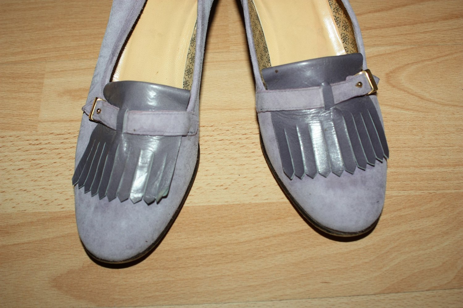 Schöne fliederfarbene Wildleder Pumps, Gr. 39 1/2