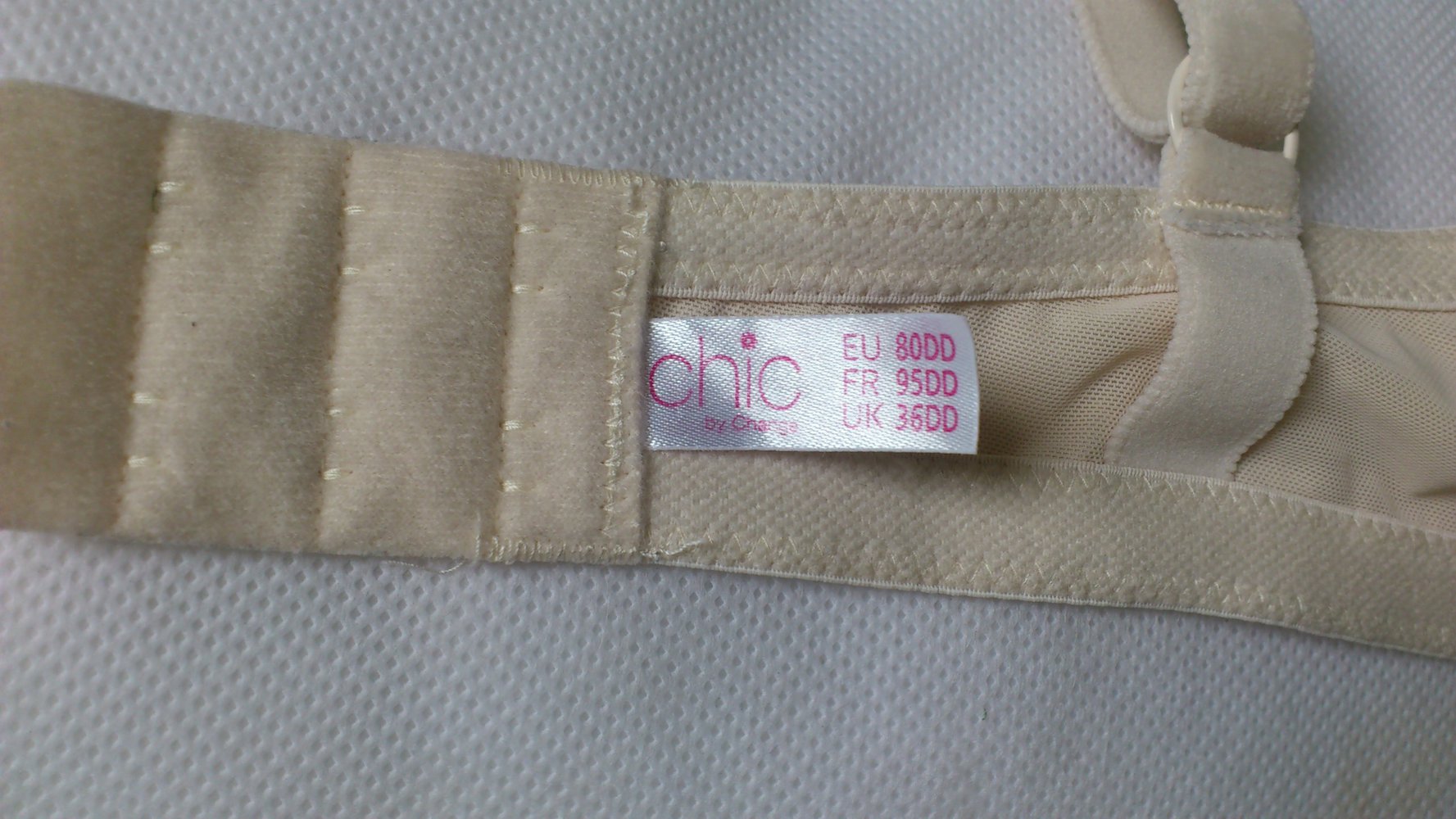 Beiger BH von Change gefittet 80DD