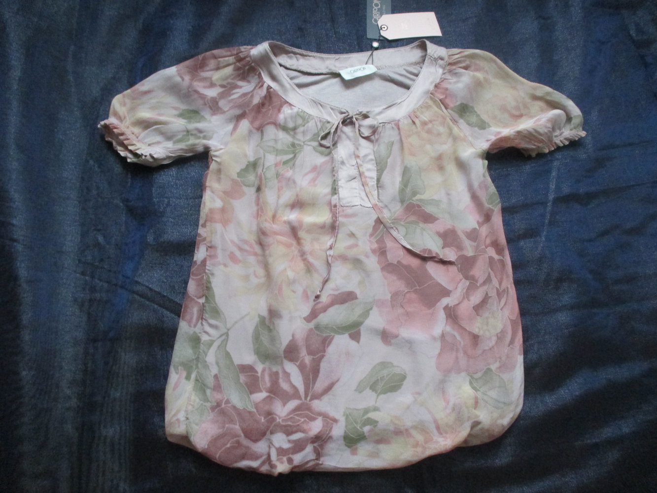NEU mit ETIKETTEN Rosen Blüten Romantik Flower Carmen Style Seiden Chiffon Tunika Bluse 